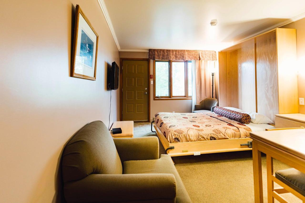 Auberge Harris Saint-Jean-sur-Richelieu Kültér fotó